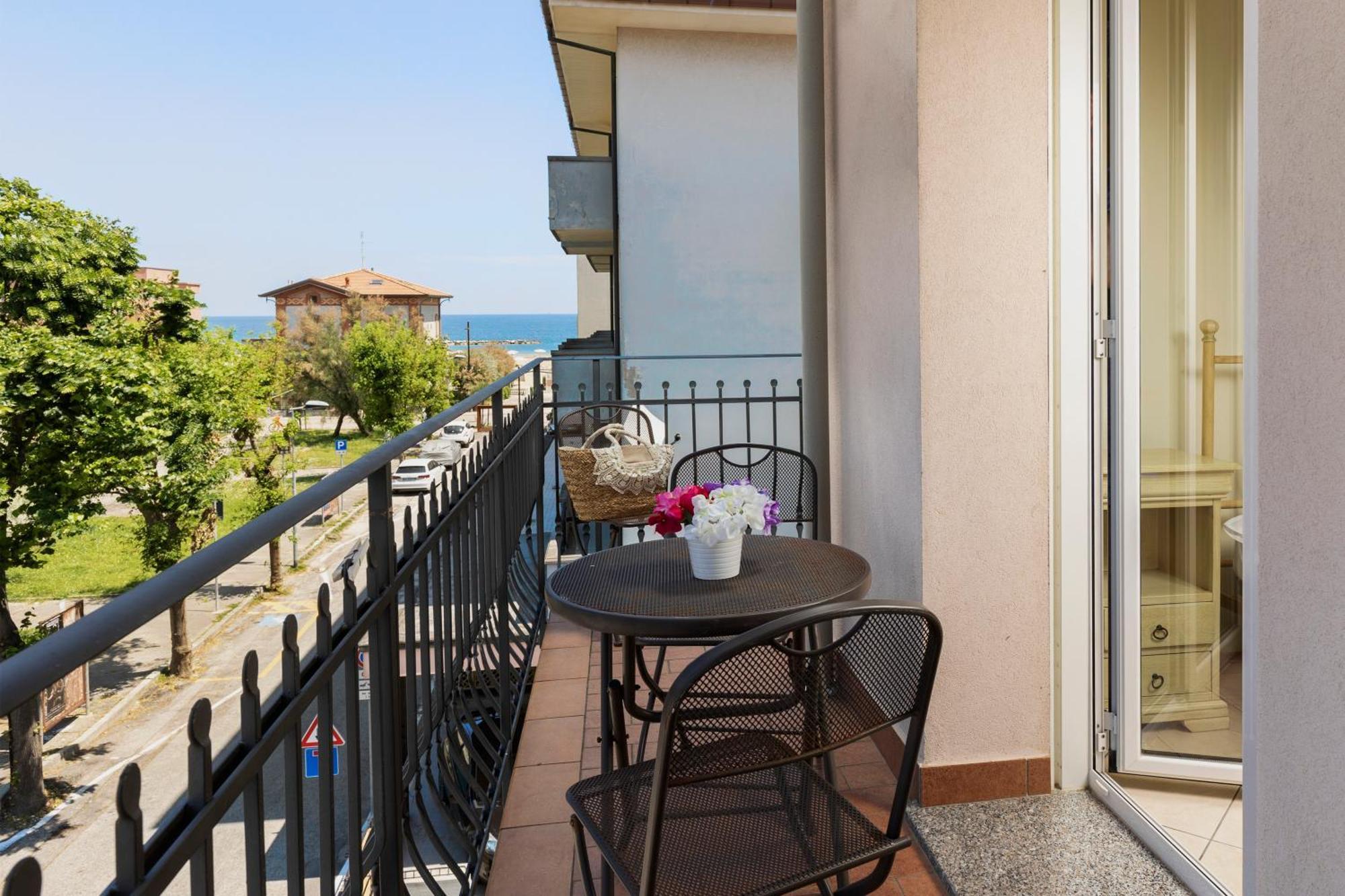 Residence Tre Trilo&Suites Rimini Exteriör bild