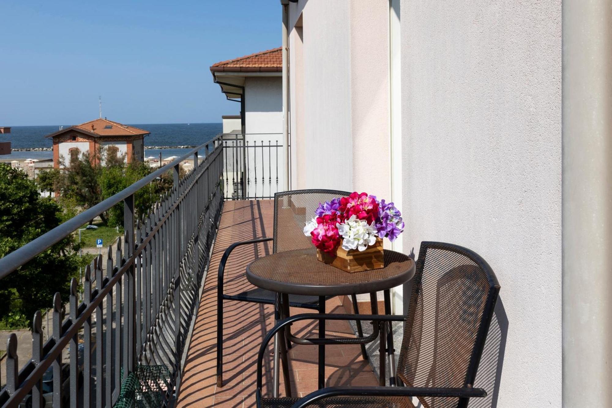 Residence Tre Trilo&Suites Rimini Exteriör bild